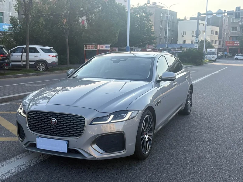 Jaguar XFL — фото 1