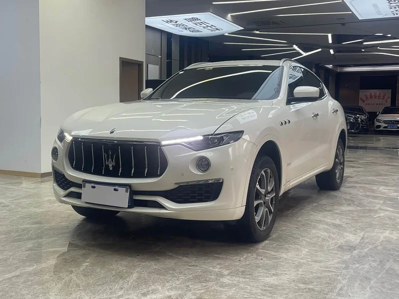 Maserati Levante — фото 1