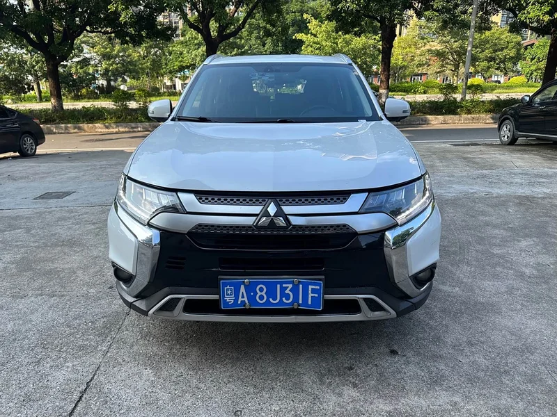 Mitsubishi Outlander — фото 2