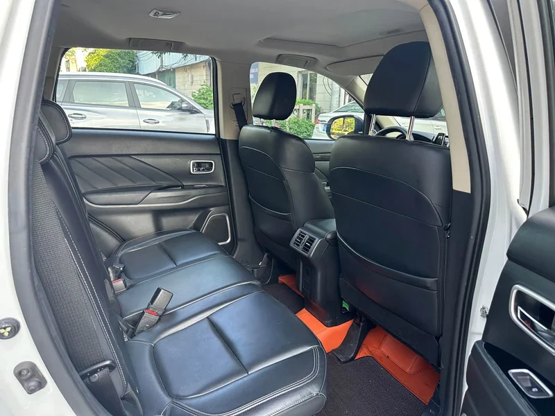 Mitsubishi Outlander — фото 10