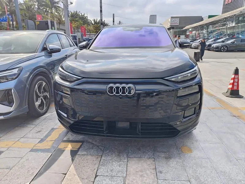 Audi Q6L e-tron — фото 2