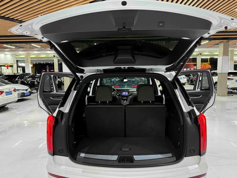 Cadillac XT6 — фото 16