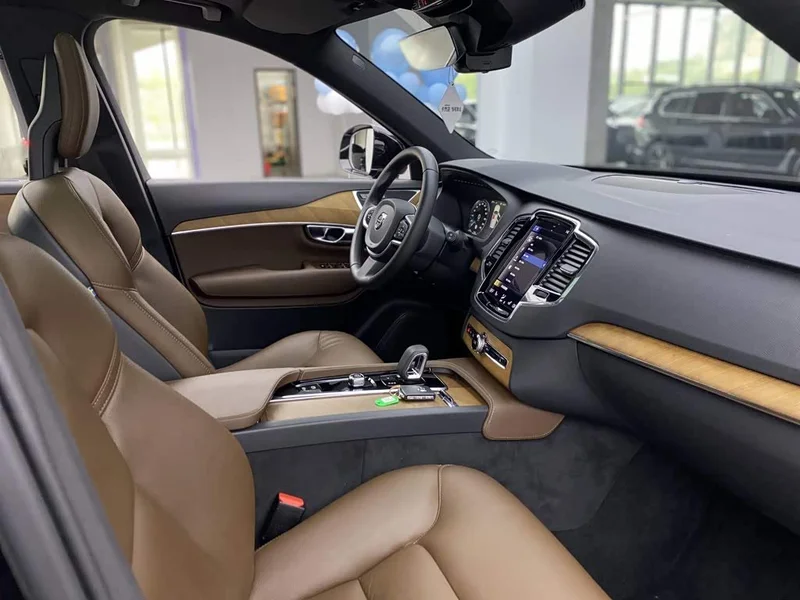 Volvo XC90 — фото 14