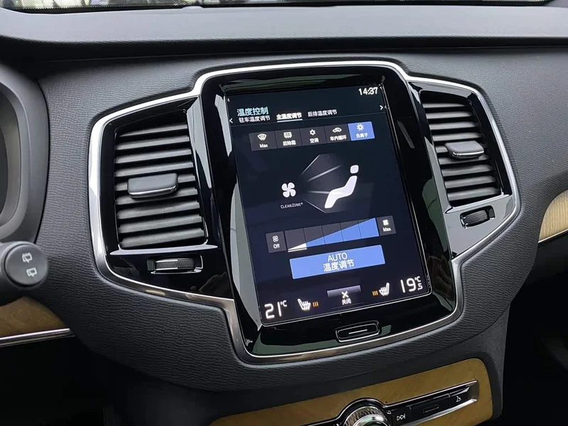 Volvo XC90 — фото 18