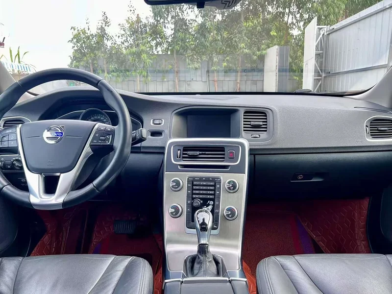 Volvo S60 — фото 11
