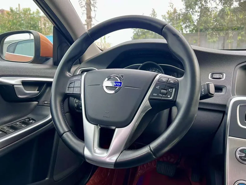 Volvo S60 — фото 12