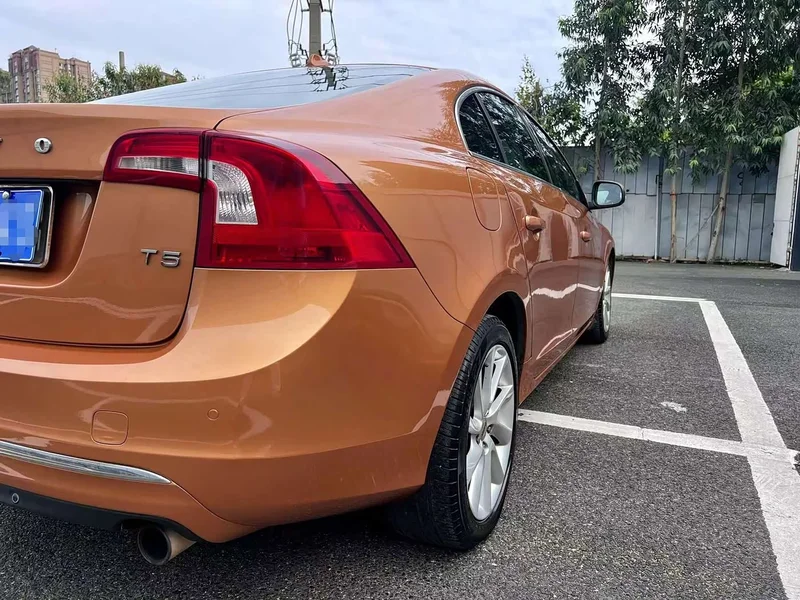 Volvo S60 — фото 8