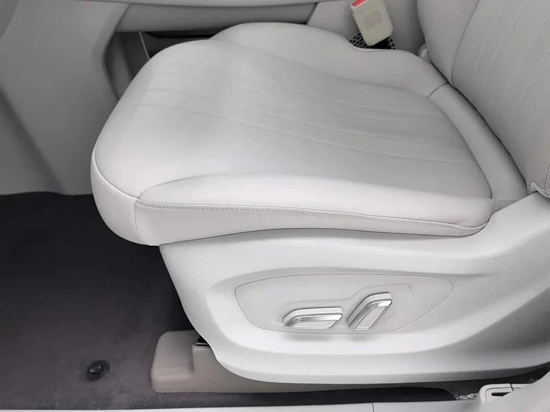 Roewe iMAX8 New Energy — фото 20