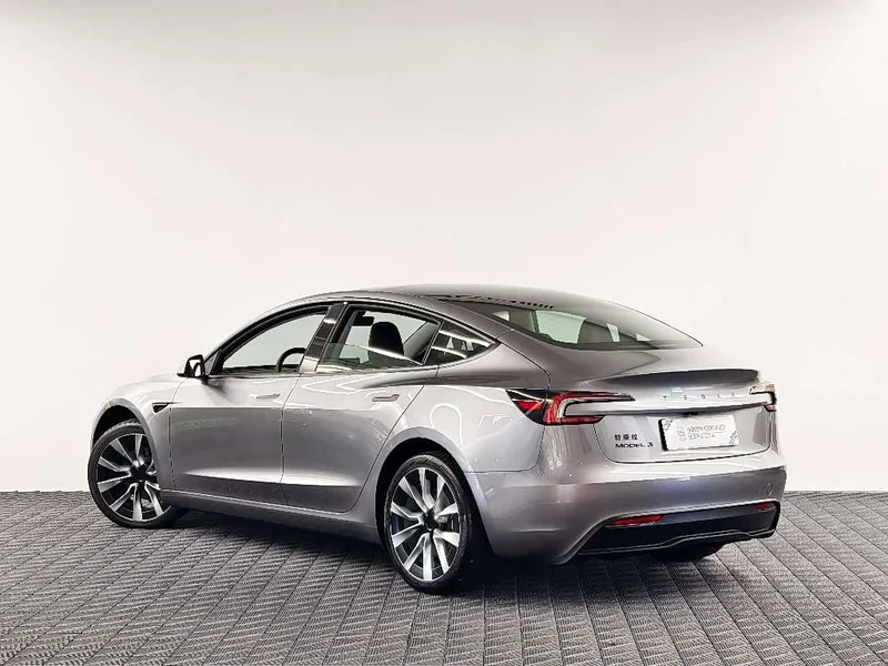 Tesla Model 3 — фото 5