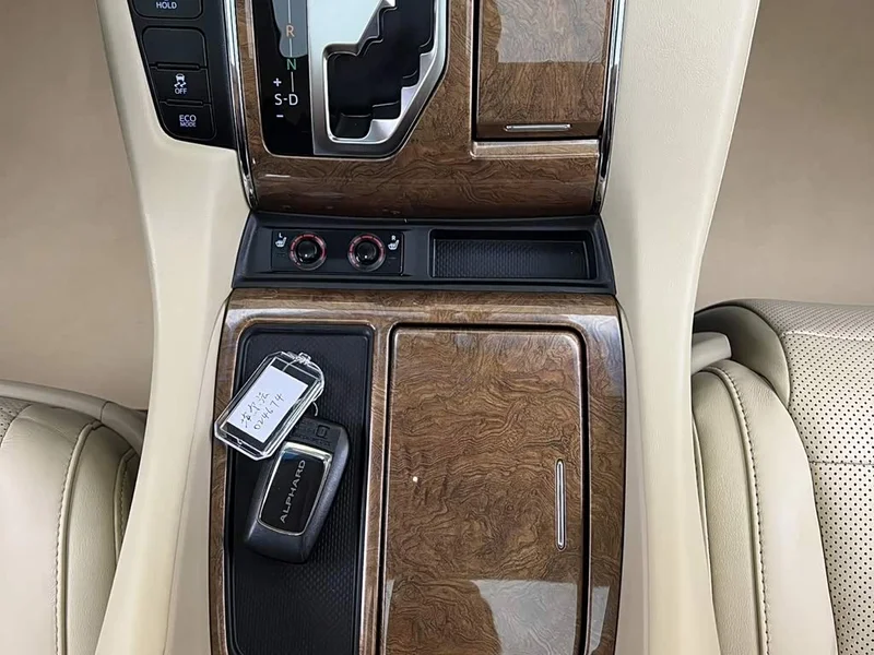 Toyota Alphard — фото 24