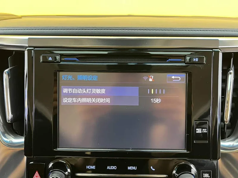 Toyota Alphard — фото 28