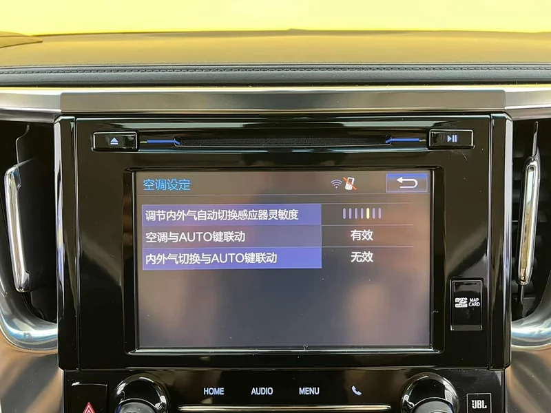 Toyota Alphard — фото 31