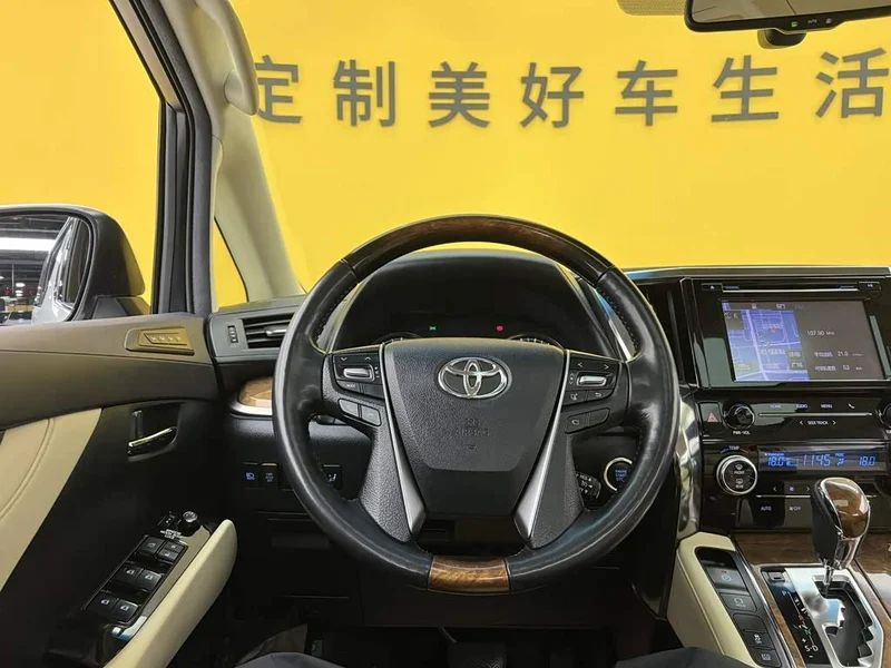 Toyota Alphard — фото 33
