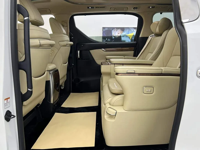 Toyota Alphard — фото 39