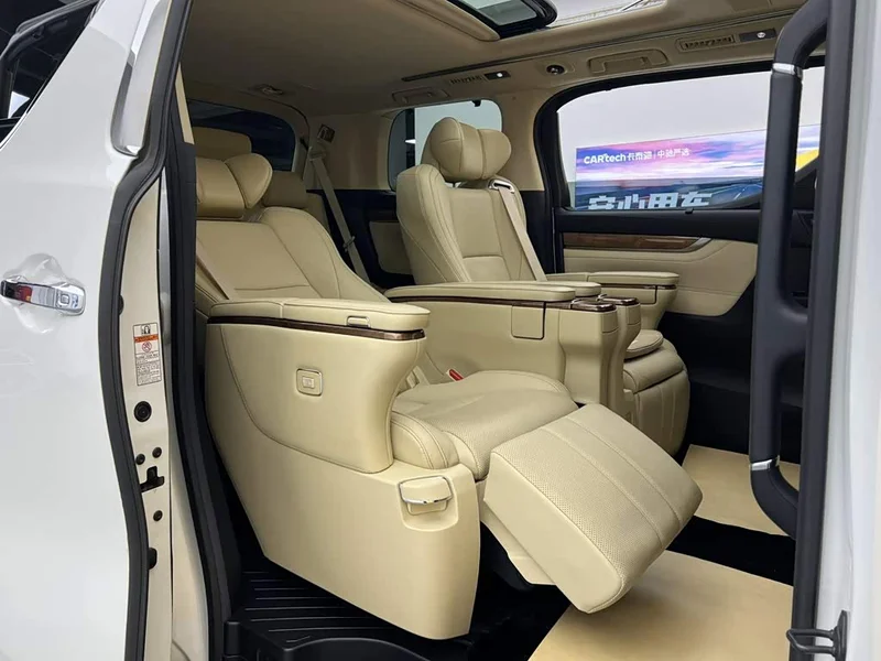 Toyota Alphard — фото 40
