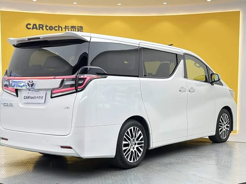 Toyota Alphard — фото 4