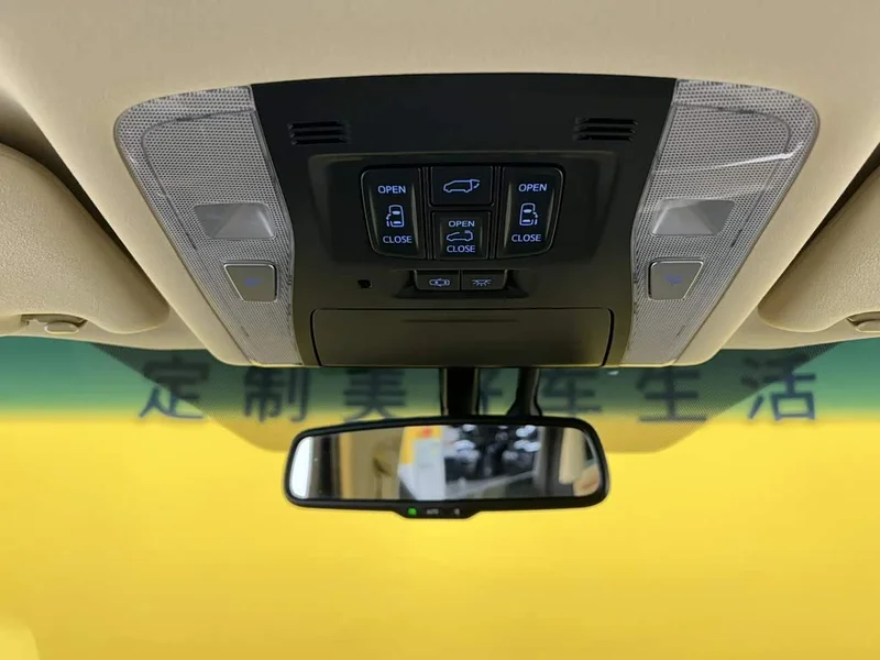 Toyota Alphard — фото 45