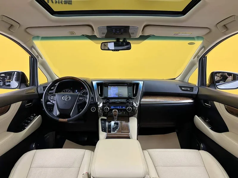 Toyota Alphard — фото 47