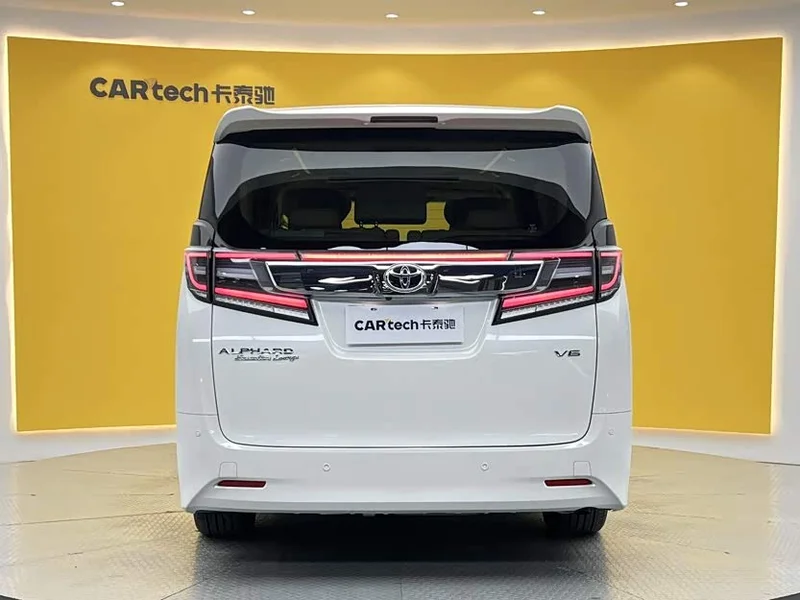 Toyota Alphard — фото 5