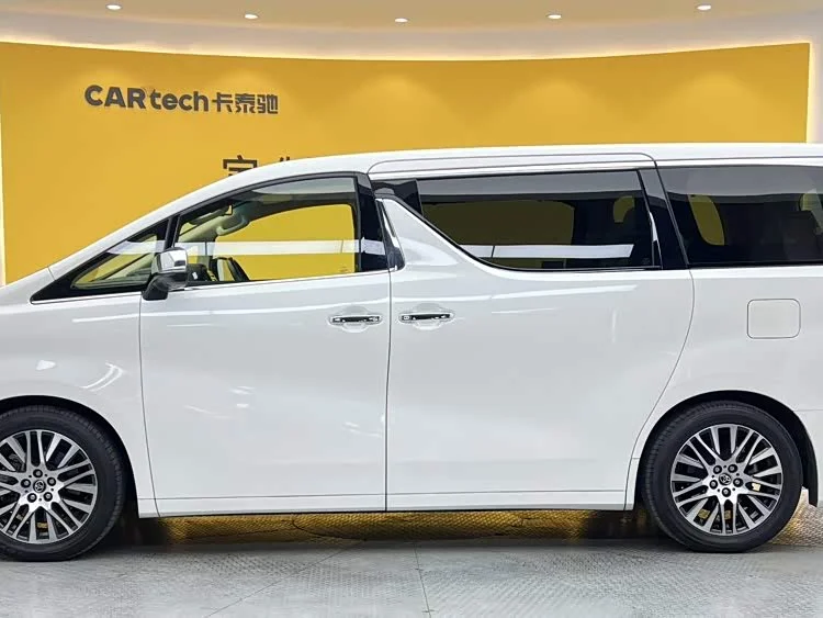 Toyota Alphard — фото 7