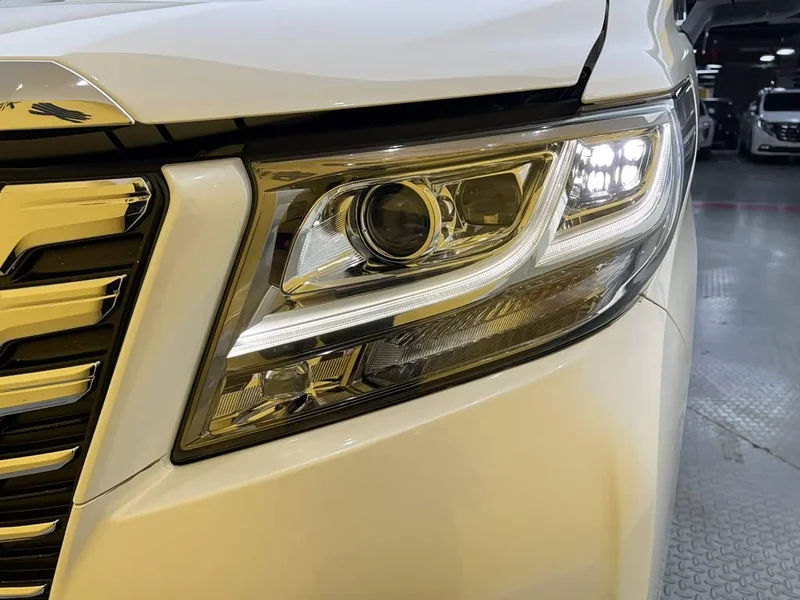 Toyota Alphard — фото 8