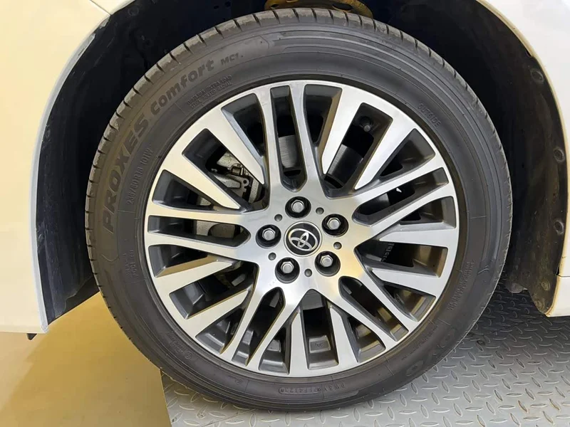 Toyota Alphard — фото 10