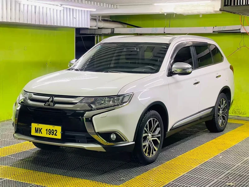Mitsubishi Outlander — фото 1
