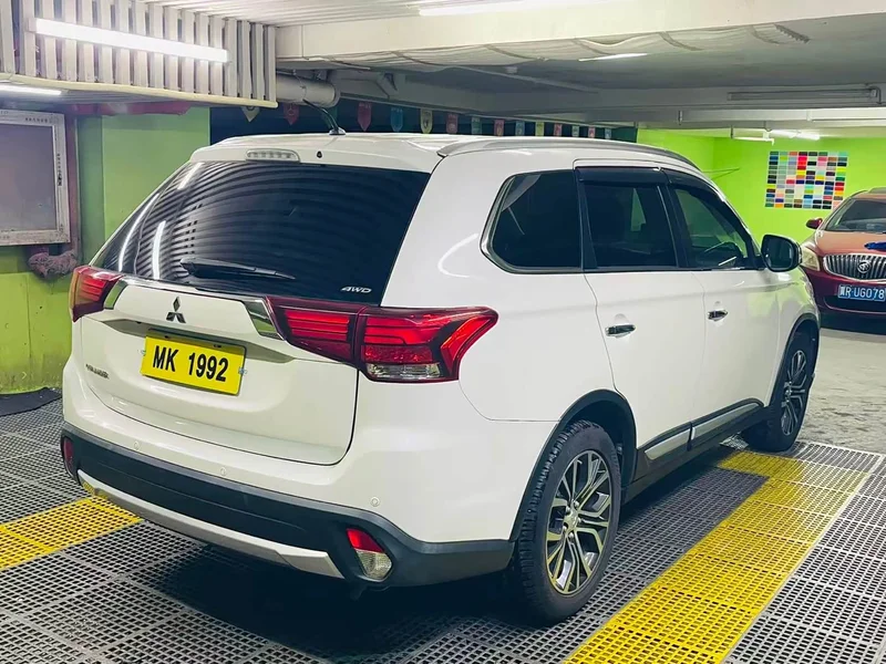 Mitsubishi Outlander — фото 11