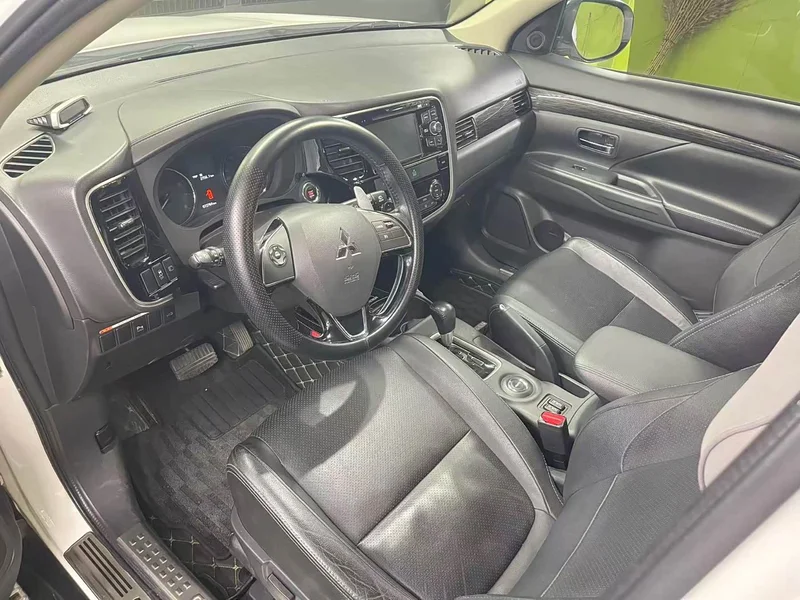 Mitsubishi Outlander — фото 4