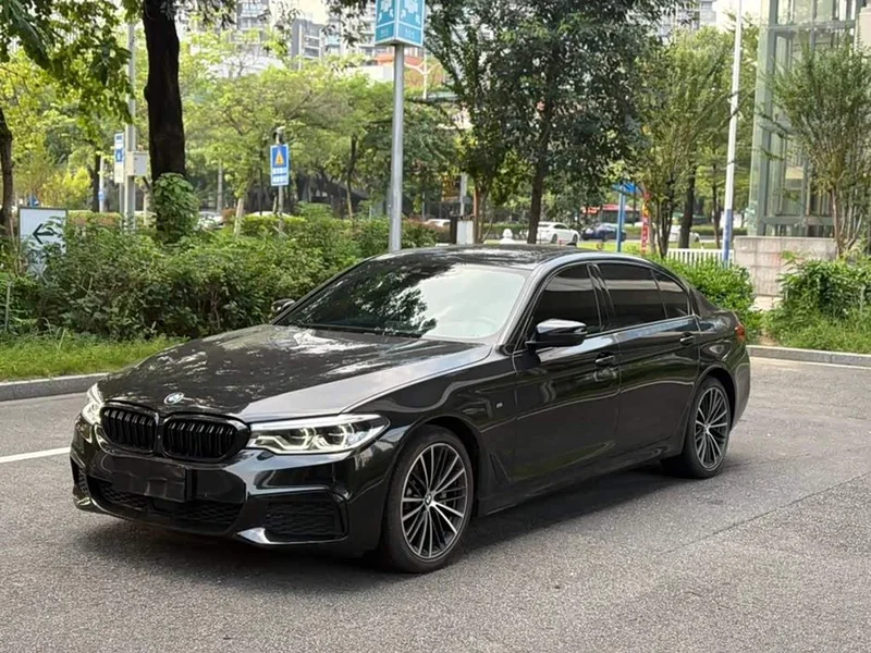 BMW 5-Series — фото 1