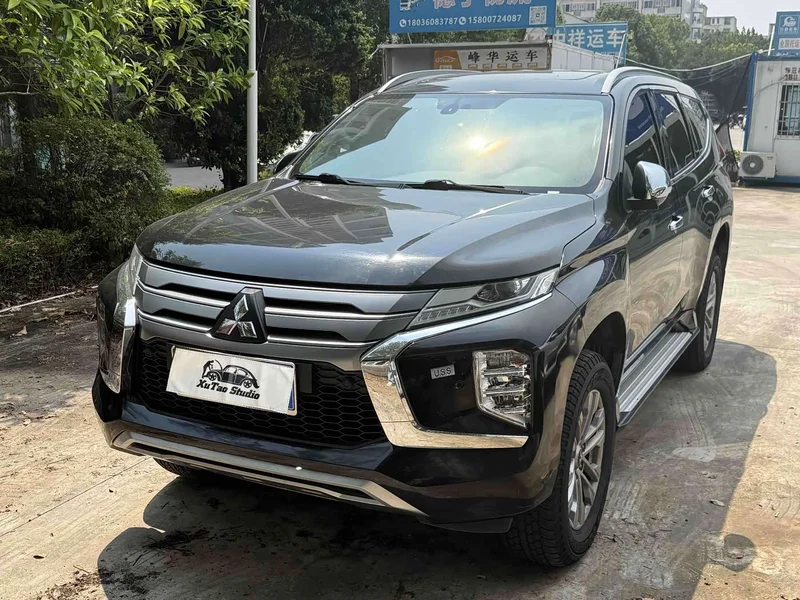Mitsubishi Pajero Sport (Imported) — фото 1