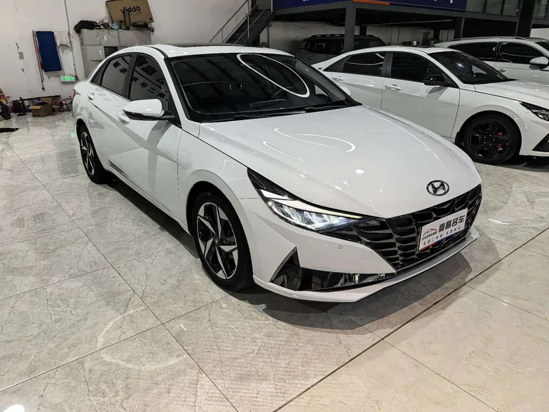 Hyundai Elantra — фото 15