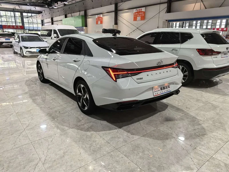 Hyundai Elantra — фото 16