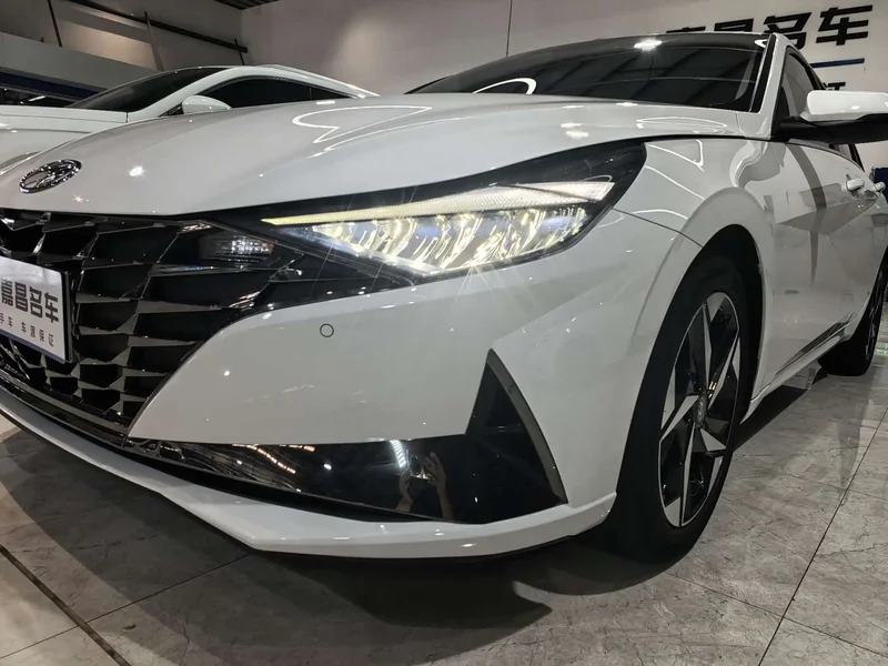 Hyundai Elantra — фото 10