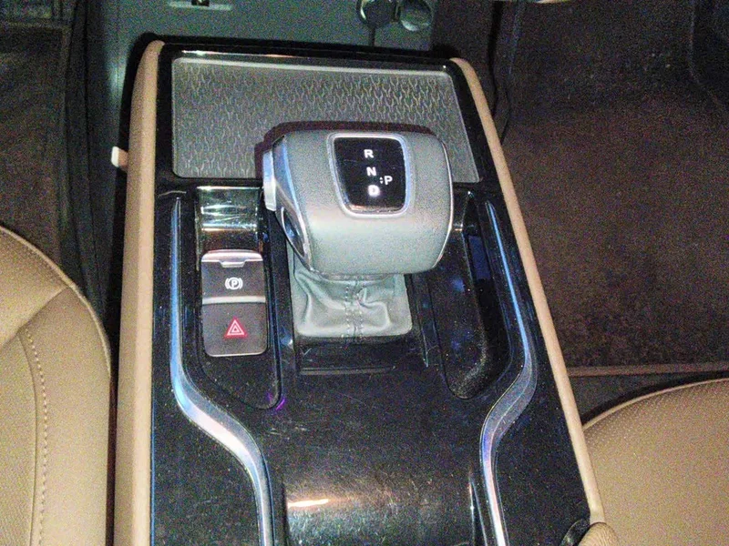Hongqi E-QM5 — фото 10