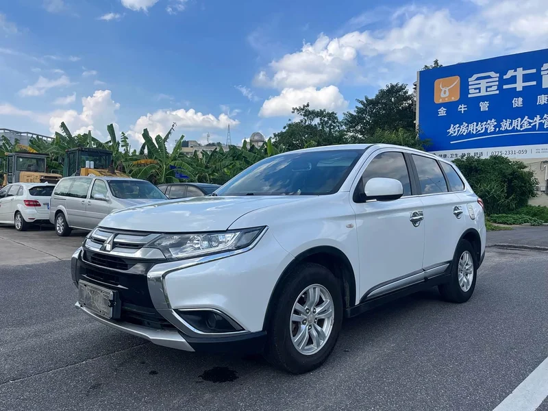 Mitsubishi Outlander — фото 1