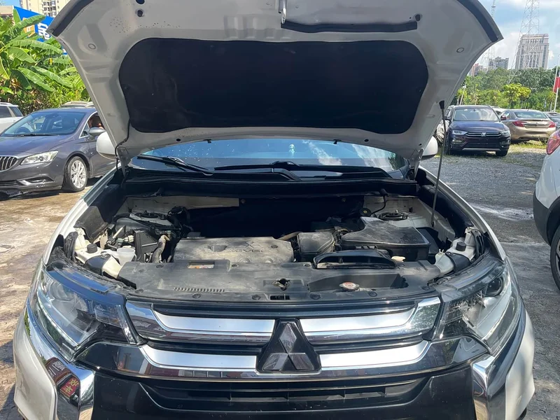 Mitsubishi Outlander — фото 13