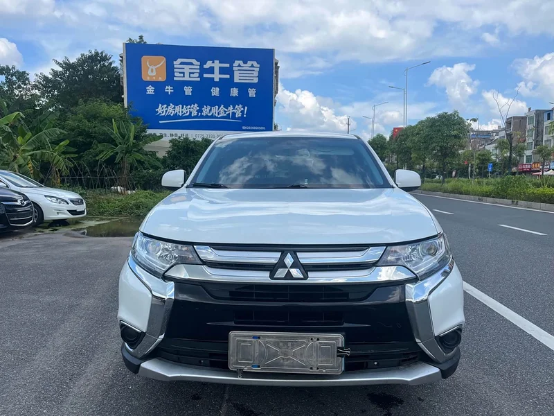 Mitsubishi Outlander — фото 2