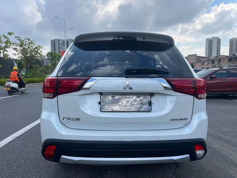 Mitsubishi Outlander — фото 3