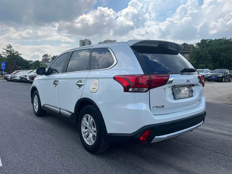 Mitsubishi Outlander — фото 6