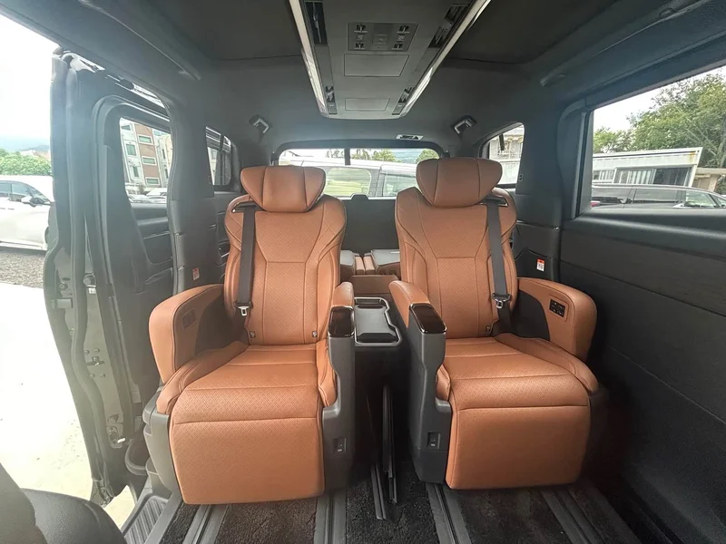 Toyota Vellfire — фото 12