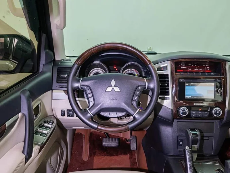 Mitsubishi Pajero (Imported) — фото 11