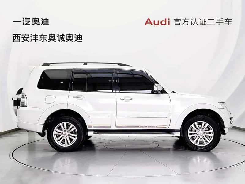 Mitsubishi Pajero (Imported) — фото 3
