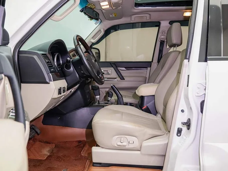Mitsubishi Pajero (Imported) — фото 10