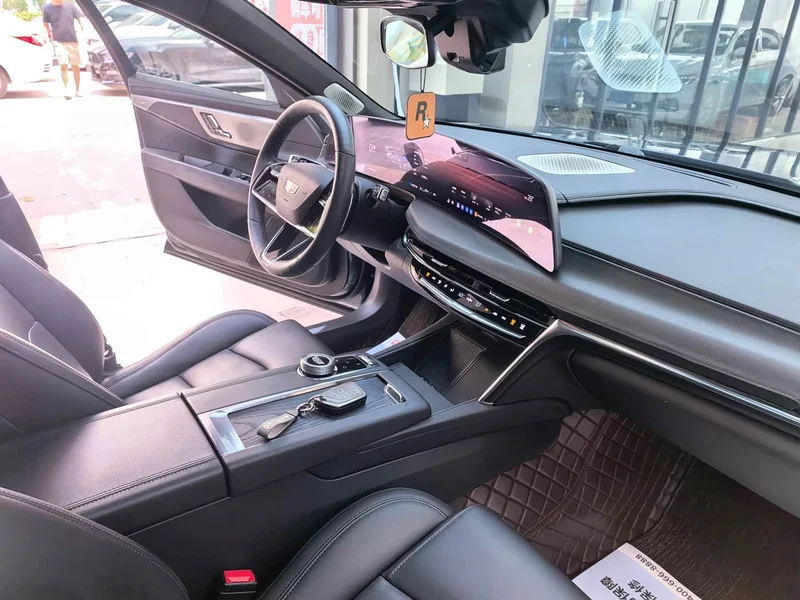 Cadillac CT6 — фото 16