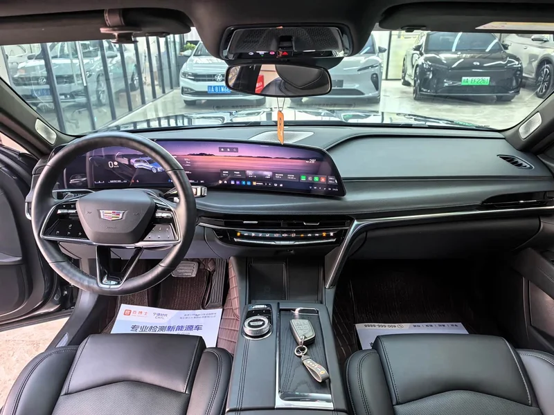 Cadillac CT6 — фото 17