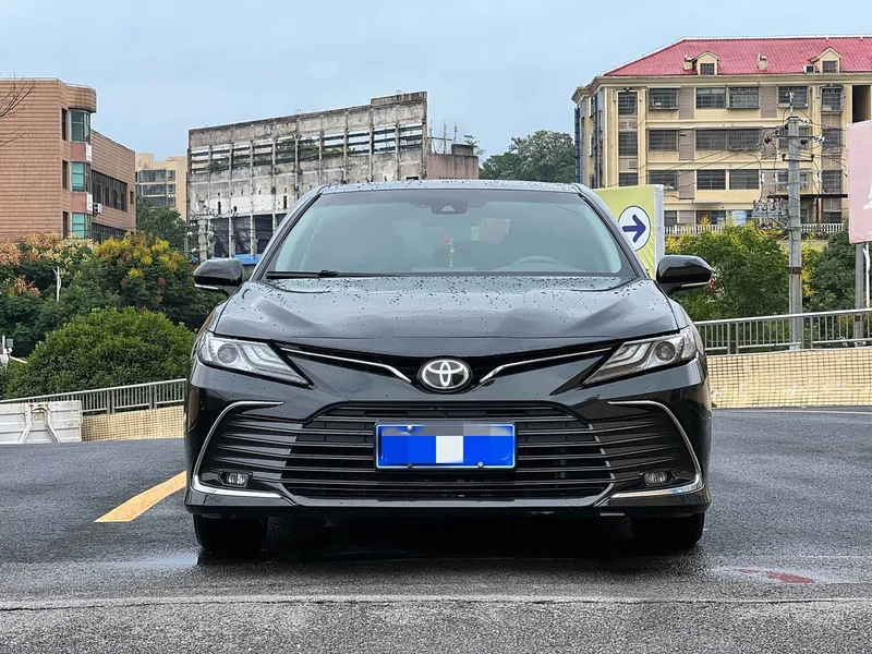Toyota Camry — фото 2