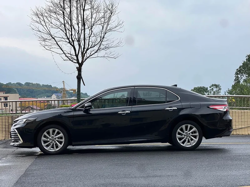 Toyota Camry — фото 5