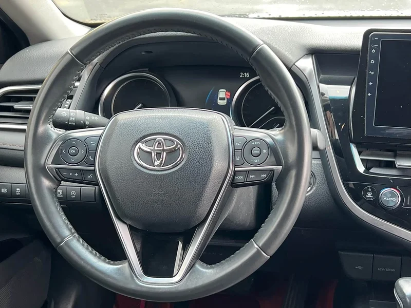 Toyota Camry — фото 9
