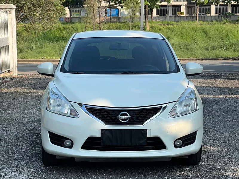 Nissan Tiida — фото 2